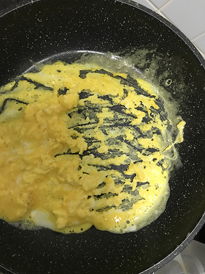 フライパン　卵の焦げ付き