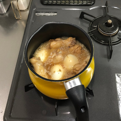 鶏手羽元とゆで玉子の黒酢煮込み作り方