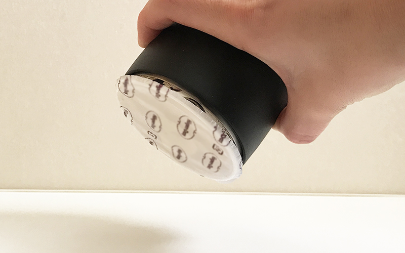 イミオ コンパクト缶ホルダーの本体にアイスカップをぴったりセット